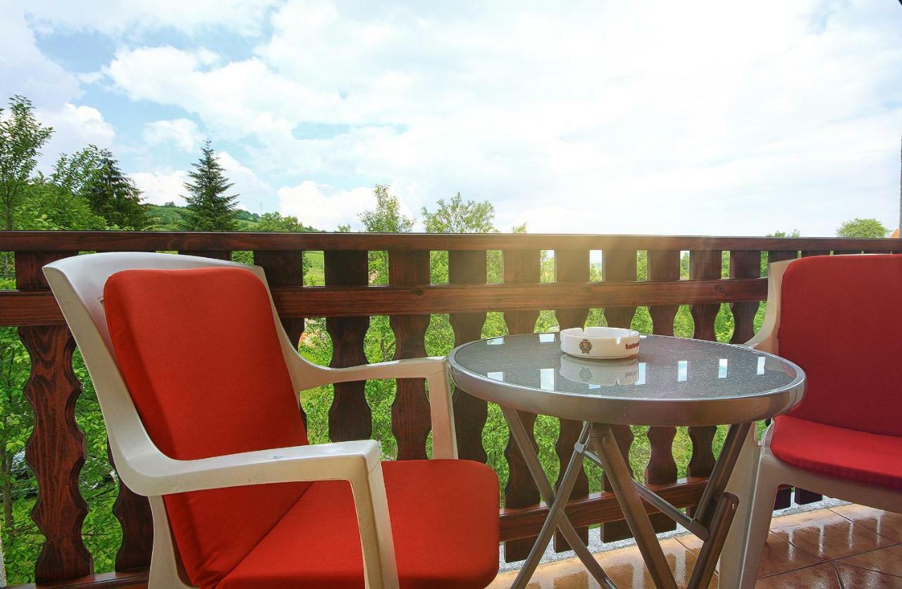 Apartment Medeni Rakovica Exterior foto